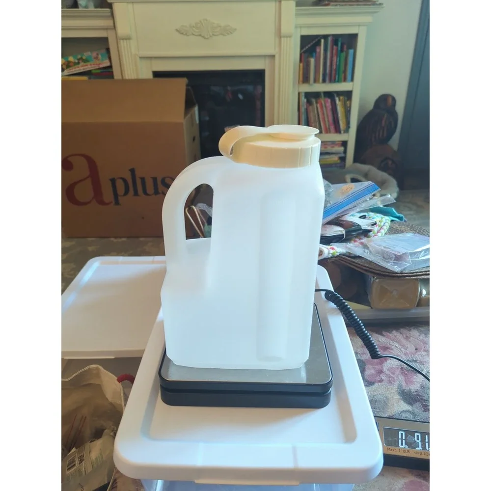Vintage Rubbermaid Servin Saver Almond  4 Quart Beverage Pitcher Container
